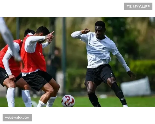 英博马莱莱开场四分钟破门 前锋的射术与跑动积极性俱佳